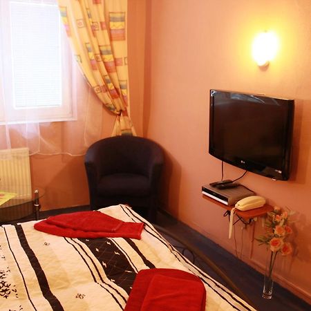 Garni Hotel Anne-Mary Пиещани Екстериор снимка