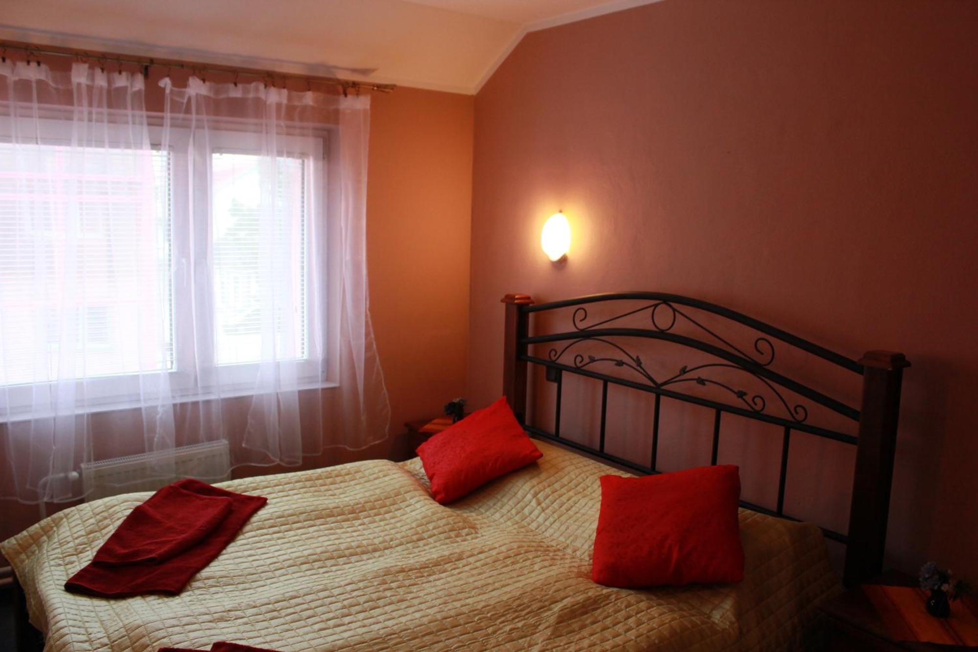Garni Hotel Anne-Mary Пиещани Екстериор снимка