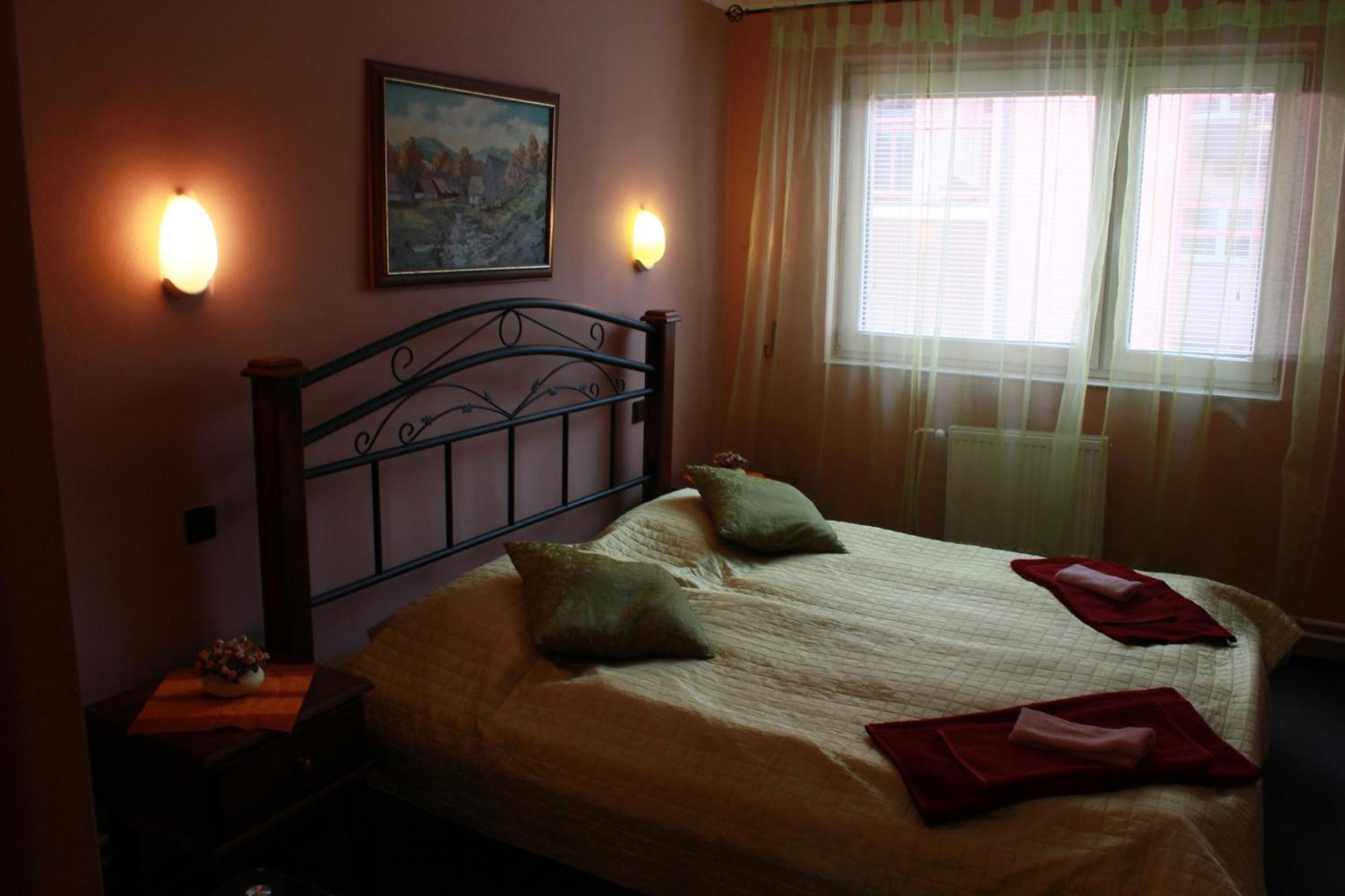 Garni Hotel Anne-Mary Пиещани Екстериор снимка
