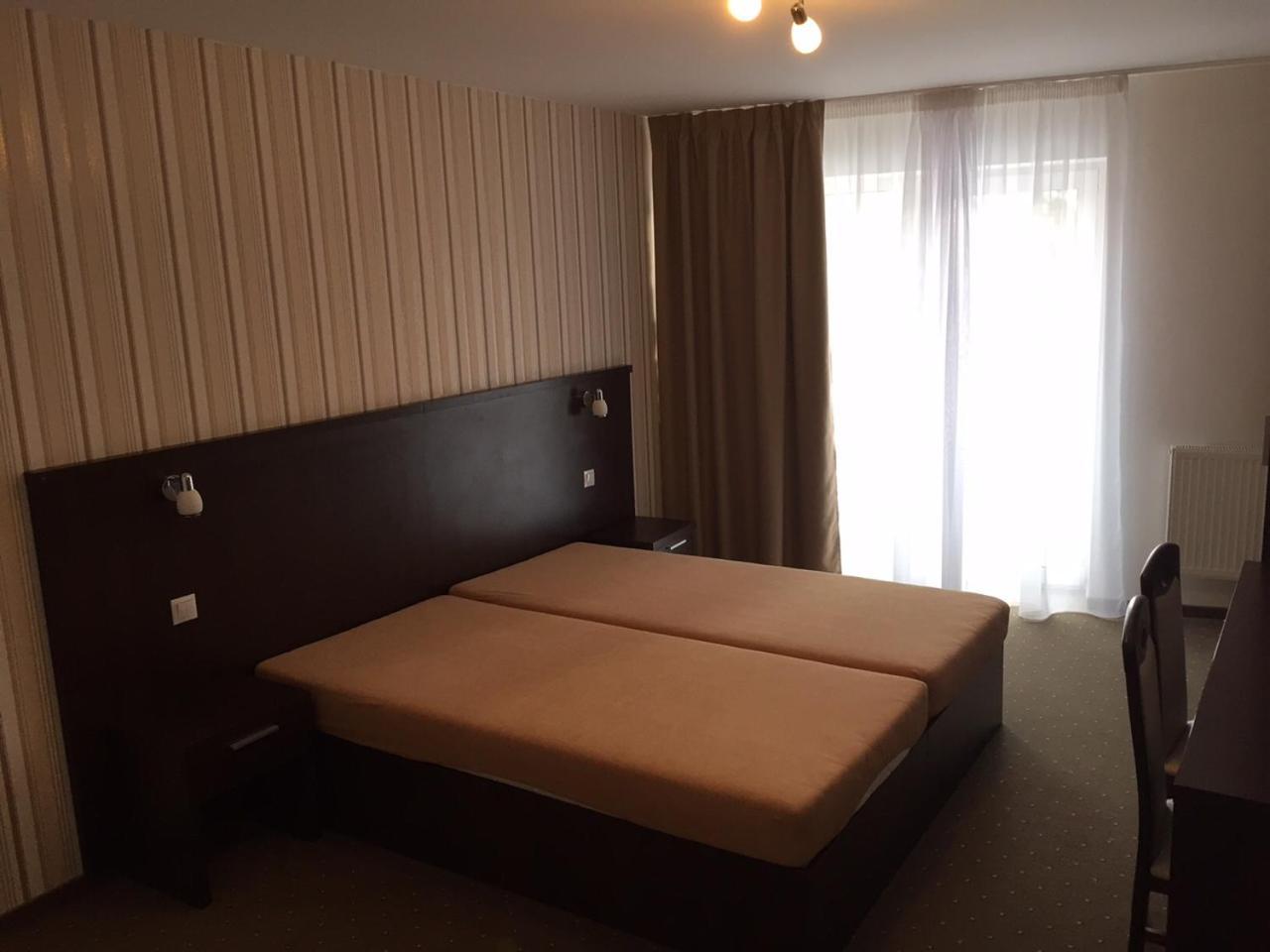 Garni Hotel Anne-Mary Пиещани Екстериор снимка