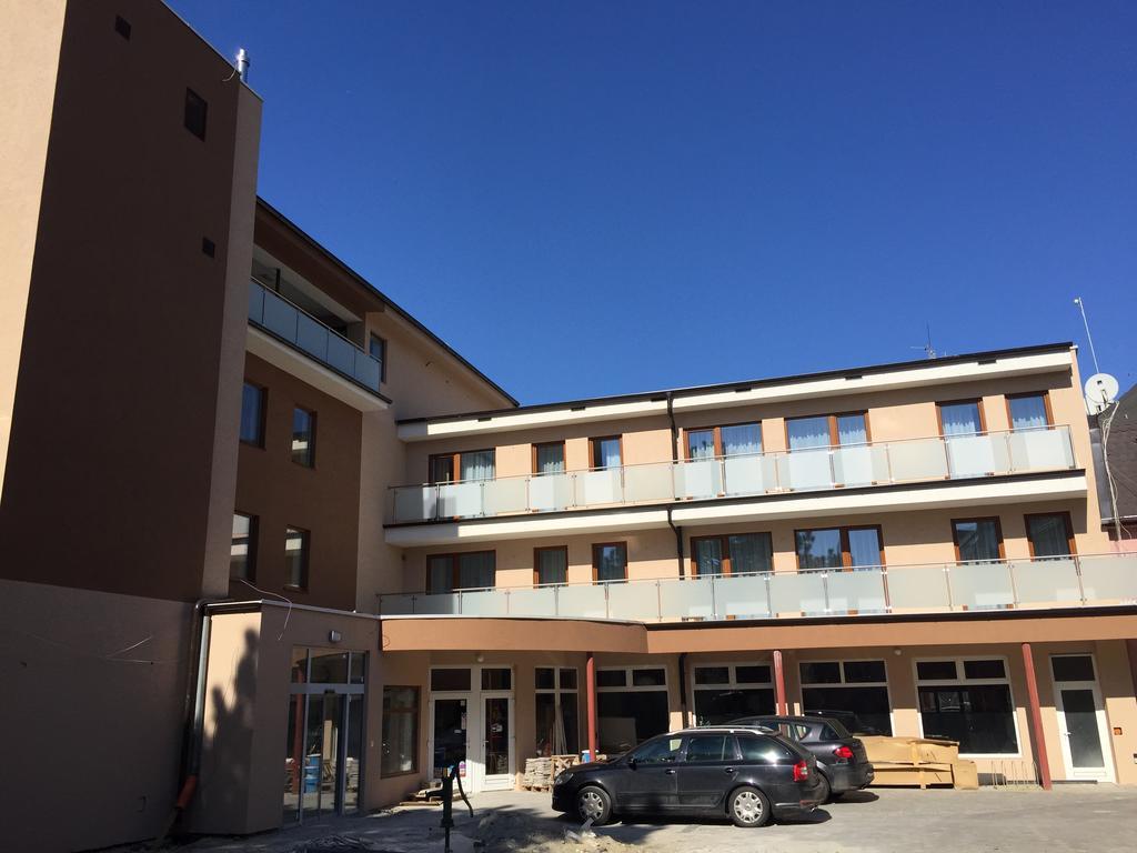 Garni Hotel Anne-Mary Пиещани Екстериор снимка