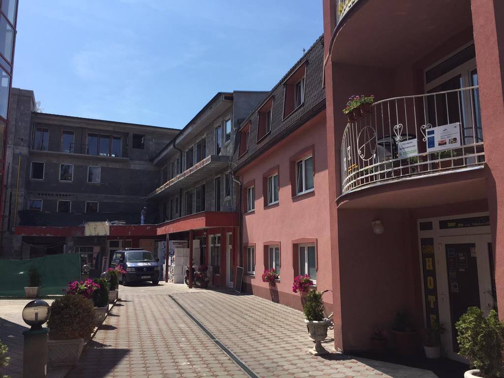 Garni Hotel Anne-Mary Пиещани Екстериор снимка