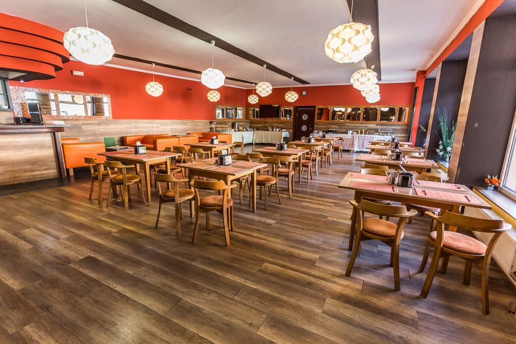 Garni Hotel Anne-Mary Пиещани Екстериор снимка