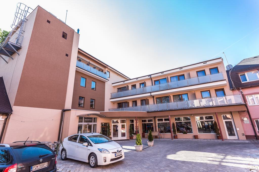 Garni Hotel Anne-Mary Пиещани Екстериор снимка