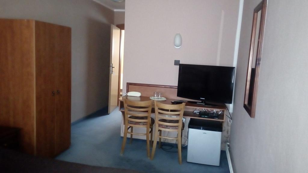 Garni Hotel Anne-Mary Пиещани Екстериор снимка